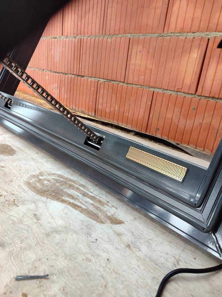 Алюминиевое мансардное окно CitiSky с электроприводом